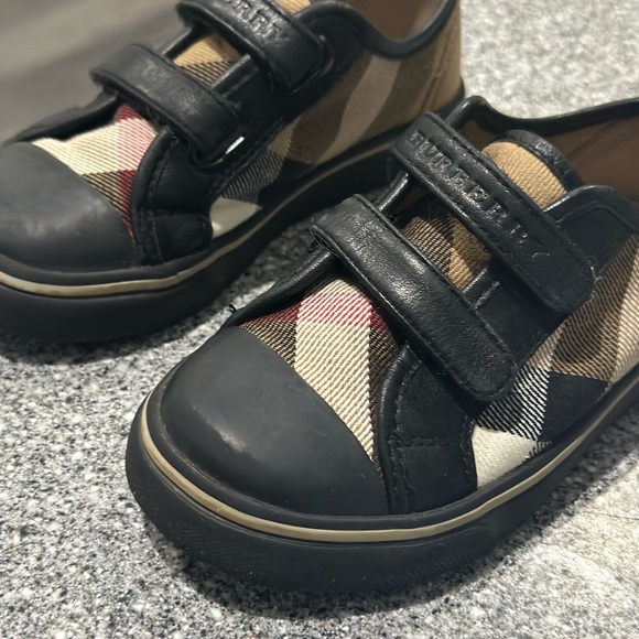 Burberry Black and Tan Sneakers with Velcro Straps - Picture 6 of 7